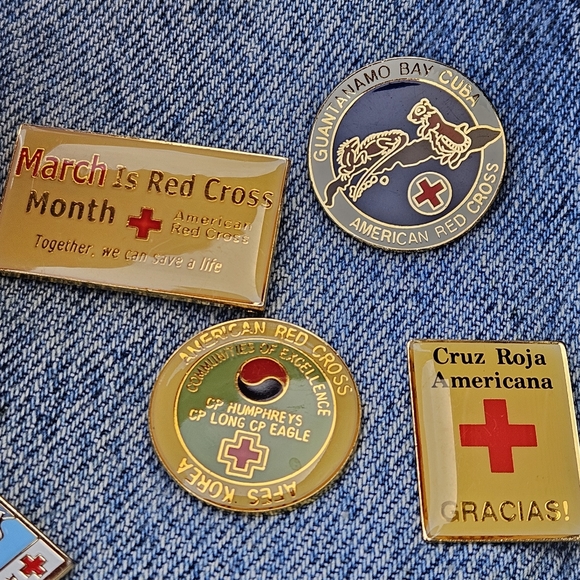 AMAZING Red Cross Pins Blood Drive Collection Denim Vest VTG Battle Jean Jacket - Picture 11 of 16